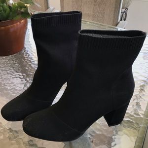 Womens Mia Erika Black Stretch Ankle Boots size 9
Item # 710942